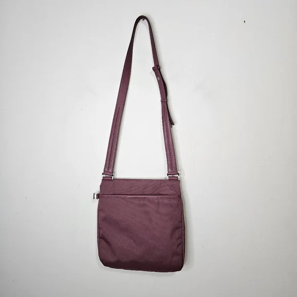 TUMI Ballistic Nylon w/Leather Trim Slim Flap Messenger Bag Travel - Picture 6 of 10